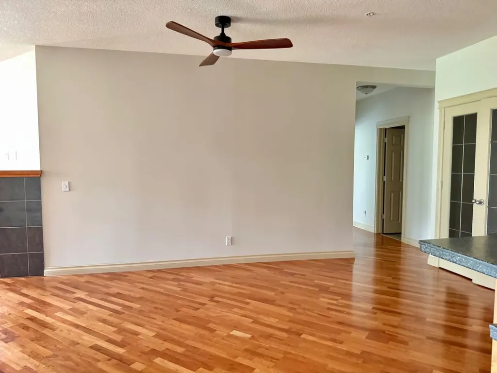 24 Hemlock Crescent SW Calgary AB T3C 2Z1