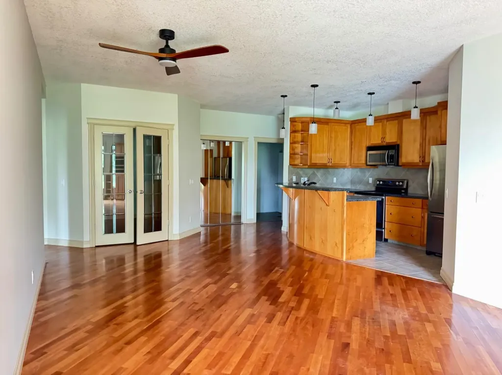 24 Hemlock Crescent SW Calgary AB T3C 2Z1