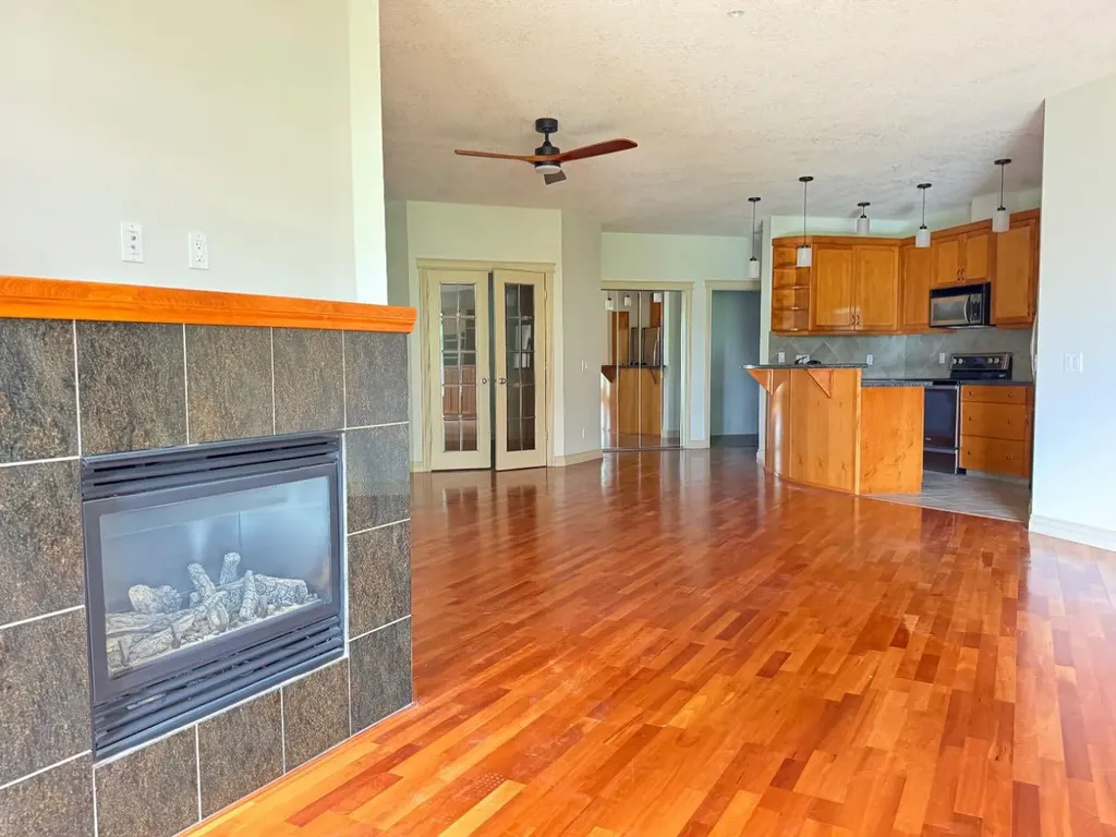 24 Hemlock Crescent SW Calgary AB T3C 2Z1