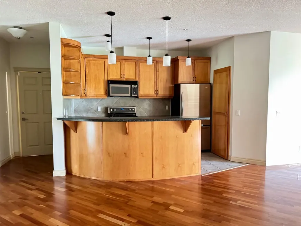 24 Hemlock Crescent SW Calgary AB T3C 2Z1