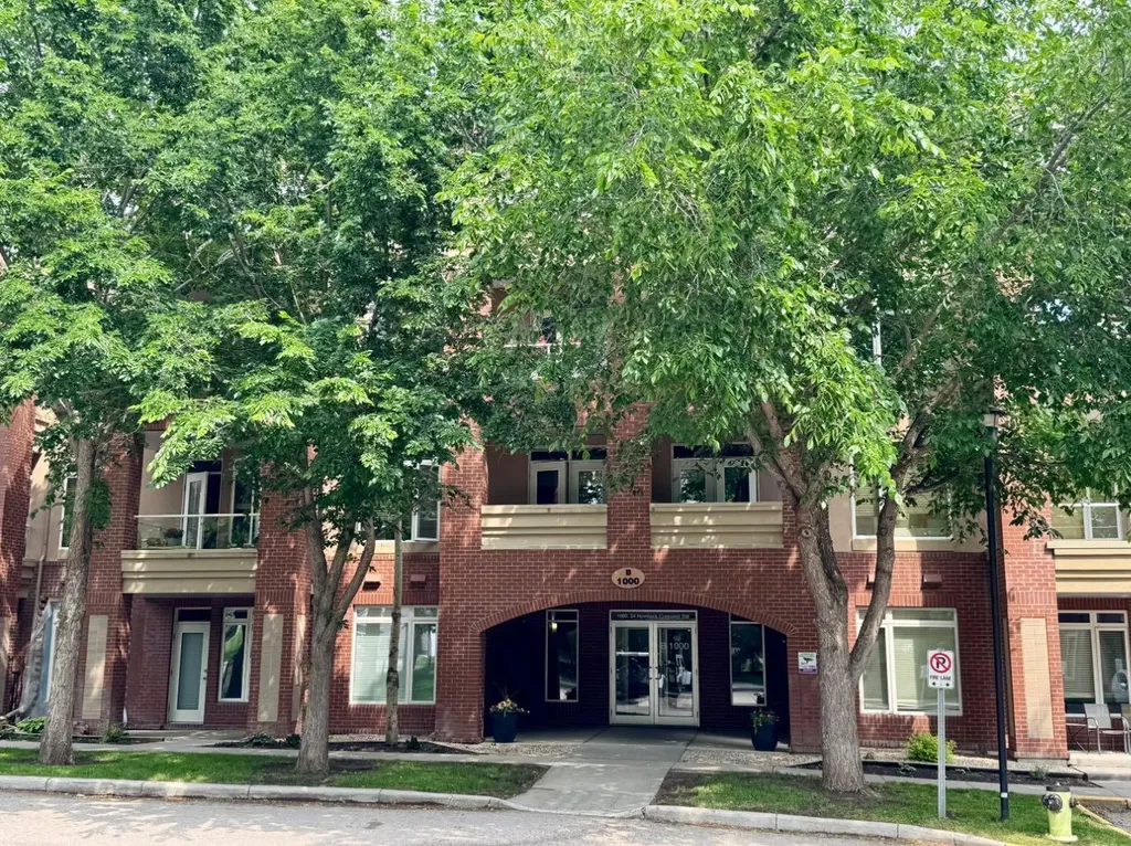 24 Hemlock Crescent SW Calgary AB T3C 2Z1