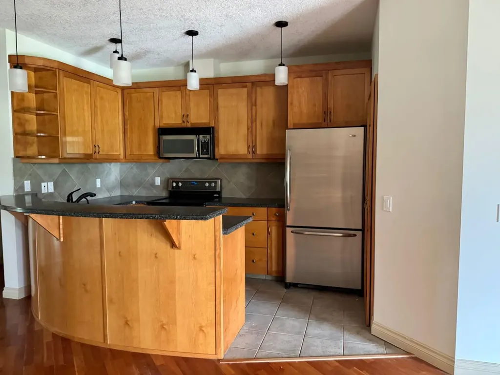 24 Hemlock Crescent SW Calgary AB T3C 2Z1