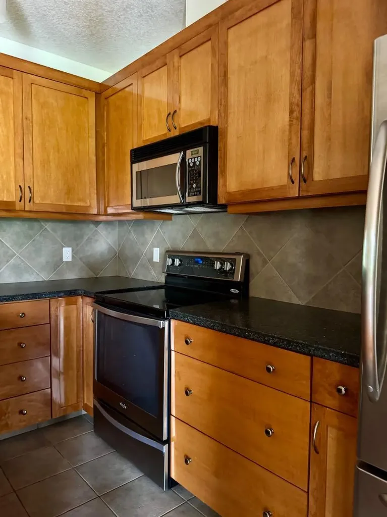 24 Hemlock Crescent SW Calgary AB T3C 2Z1