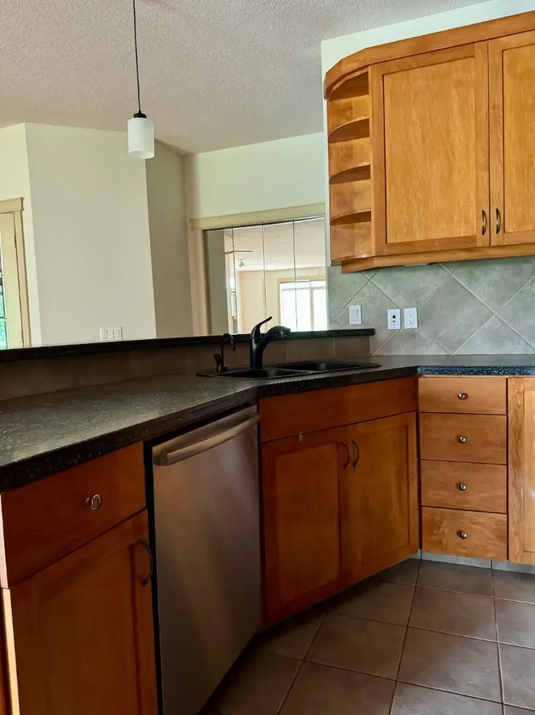 24 Hemlock Crescent SW Calgary AB T3C 2Z1