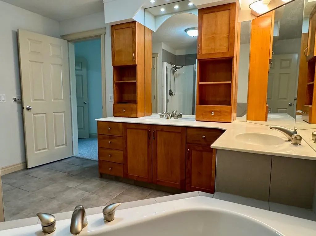 24 Hemlock Crescent SW Calgary AB T3C 2Z1