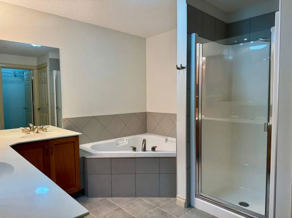 24 Hemlock Crescent SW Calgary AB T3C 2Z1