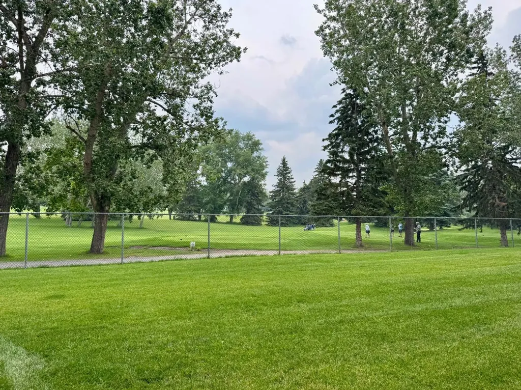 24 Hemlock Crescent SW Calgary AB T3C 2Z1