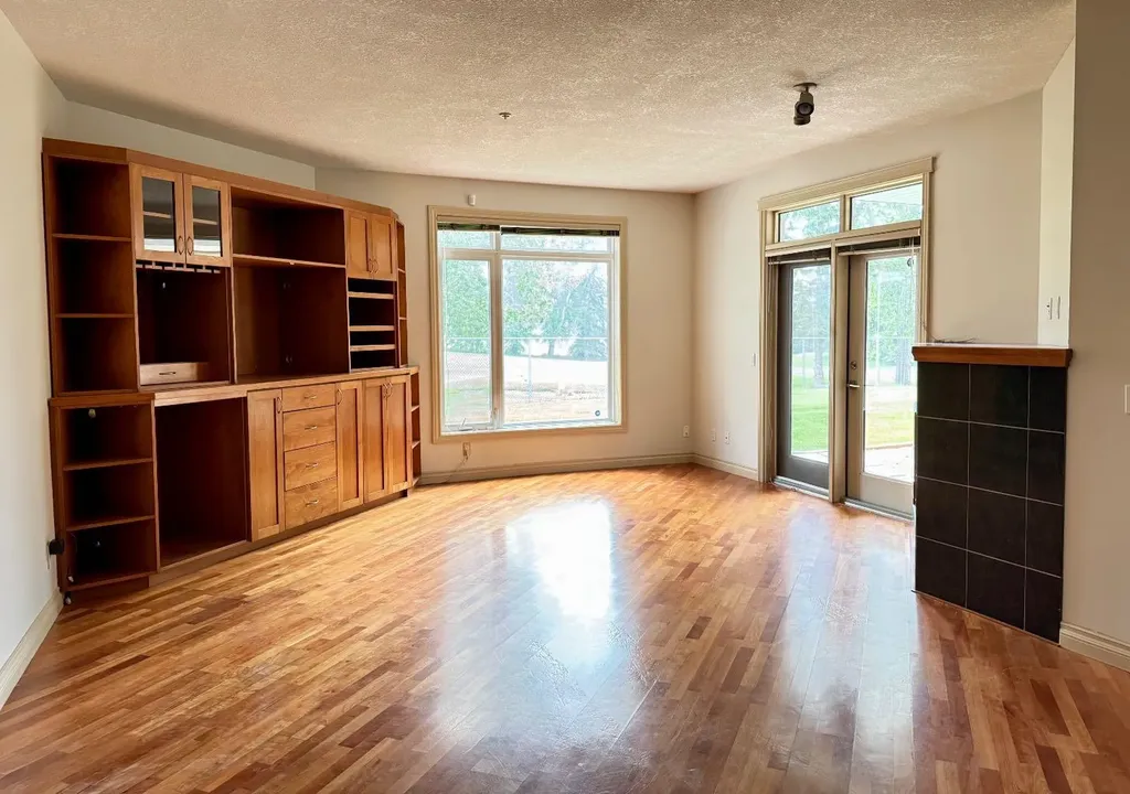 24 Hemlock Crescent SW Calgary AB T3C 2Z1