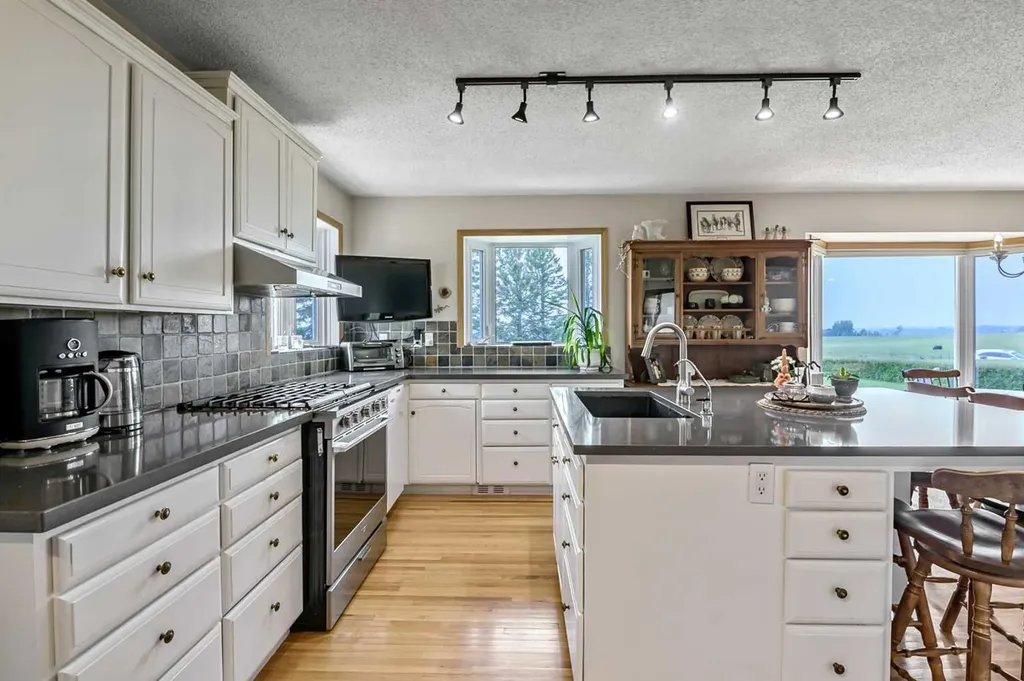 338076 Meridian Street Rural Foothills County AB T1S7B3