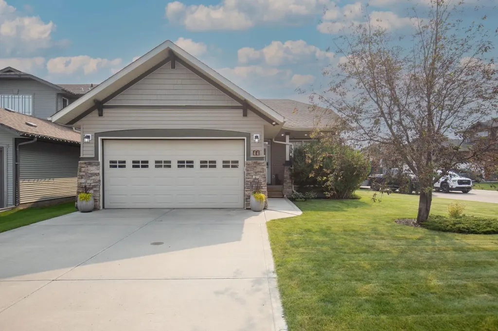 44 Bowman Circle Sylvan Lake AB T4S 0H9