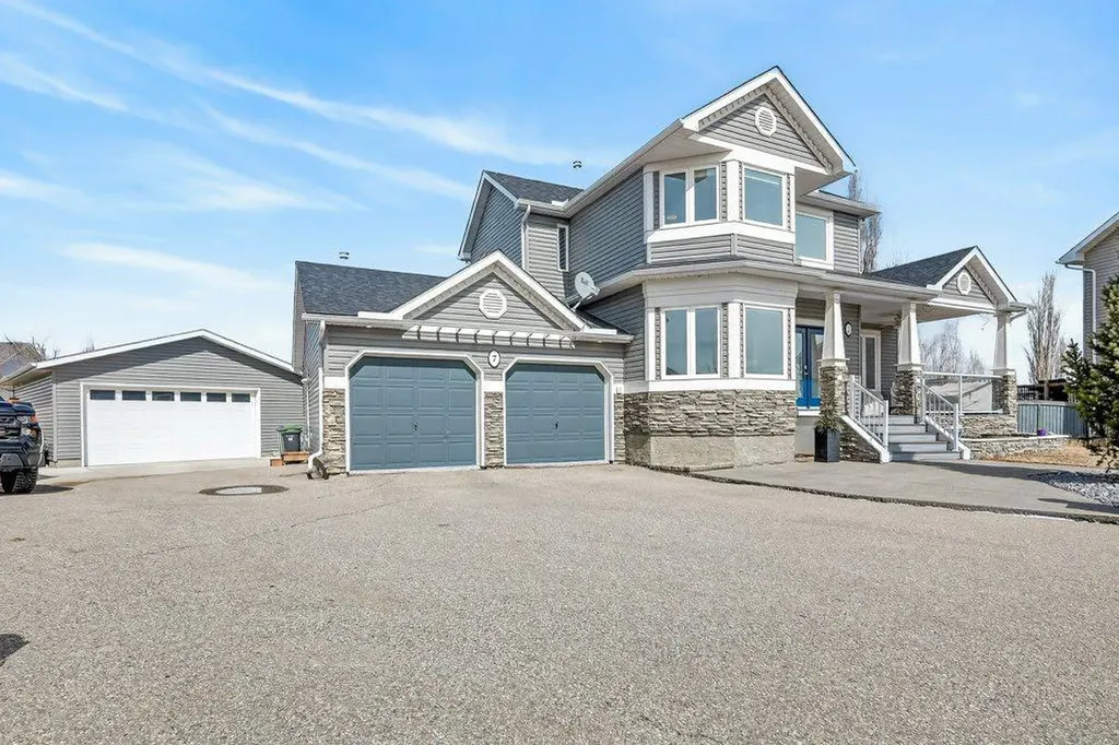 7 Henderson Bay NE Langdon AB T0J1X1