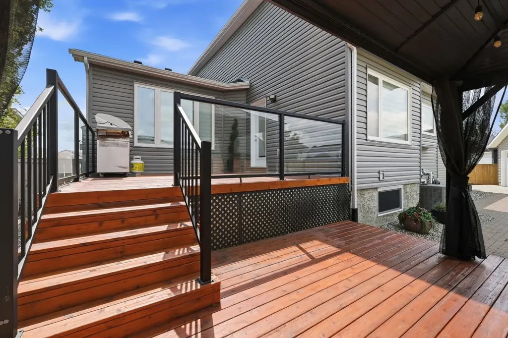 7 Henderson Bay NE Langdon AB T0J1X1