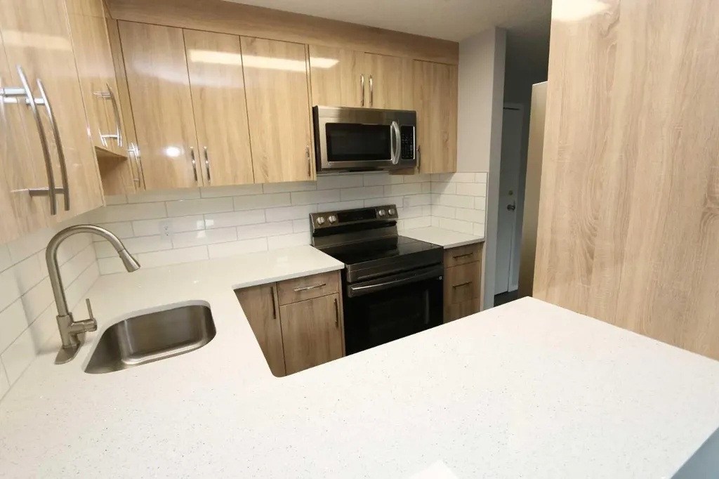 90 Glamis Drive SW Calgary AB T3E 6T8