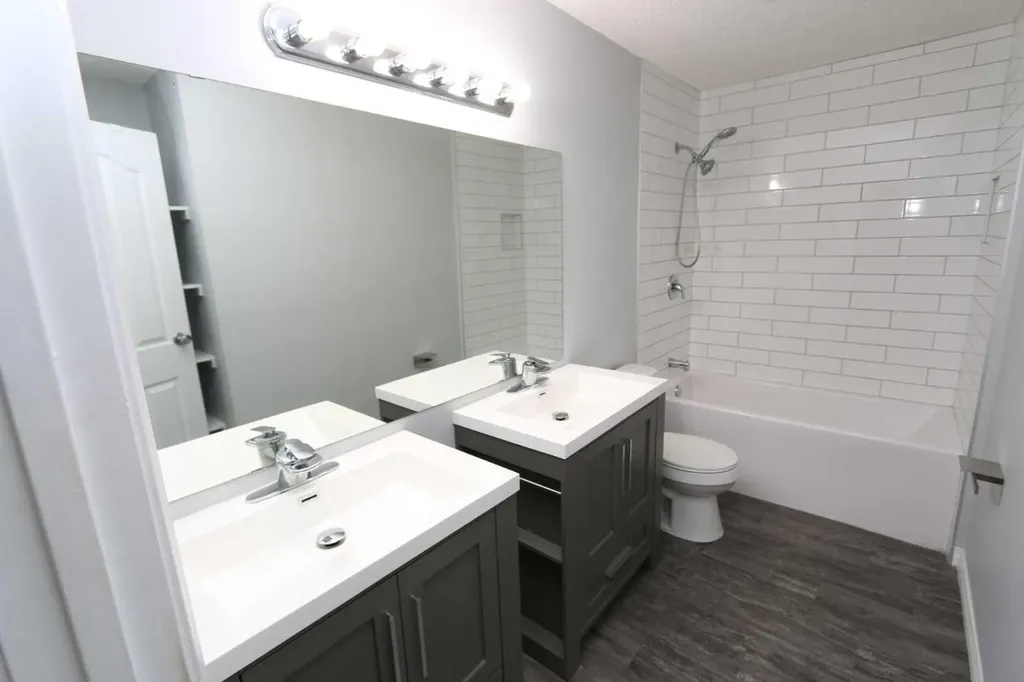 90 Glamis Drive SW Calgary AB T3E 6T8