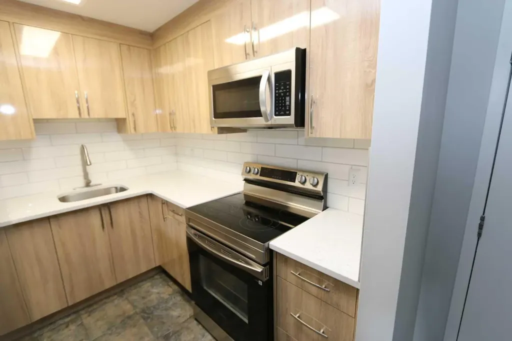 90 Glamis Drive SW Calgary AB T3E 6T8