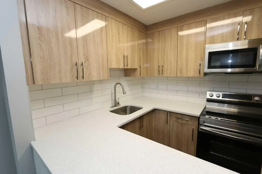 90 Glamis Drive SW Calgary AB T3E 6T8