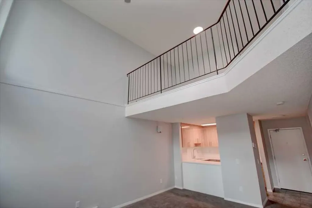 90 Glamis Drive SW Calgary AB T3E 6T8