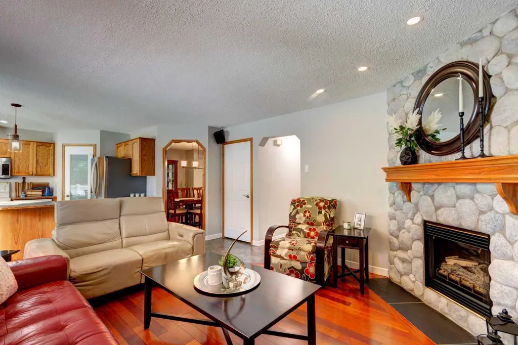 188 Mt Selkirk Close SE Calgary AB T2Z 2R5