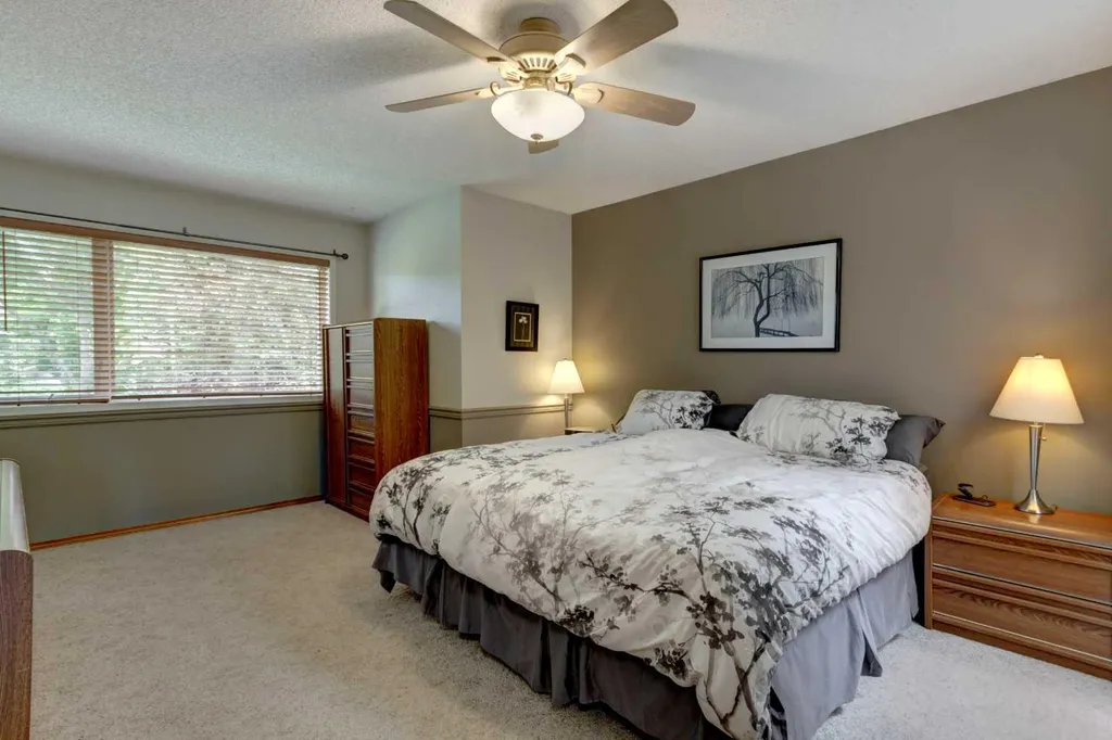 188 Mt Selkirk Close SE Calgary AB T2Z 2R5