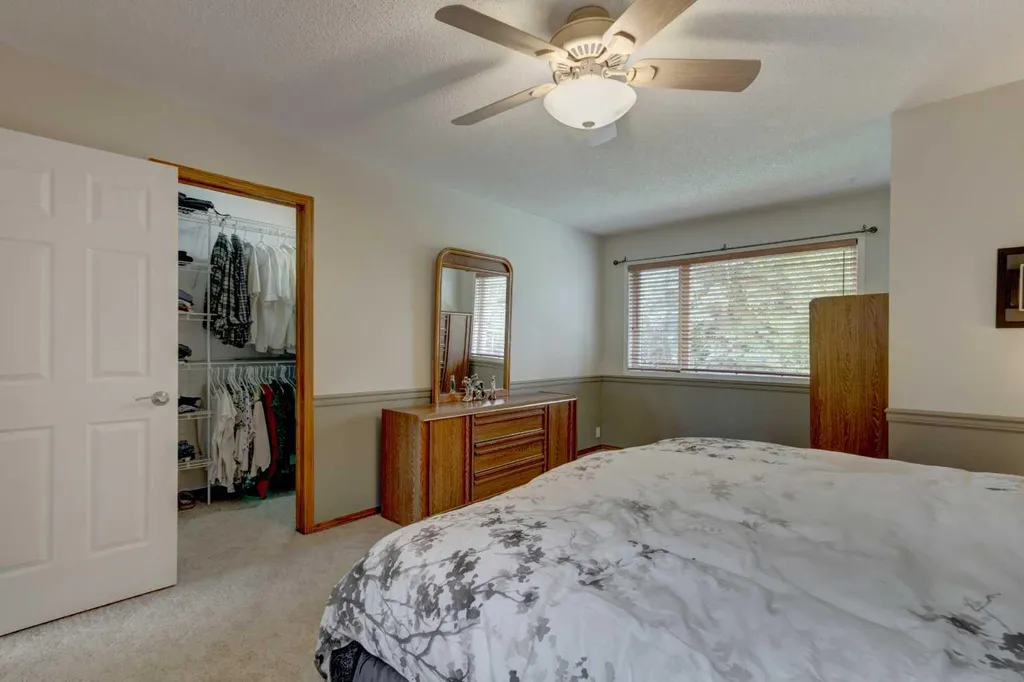 188 Mt Selkirk Close SE Calgary AB T2Z 2R5