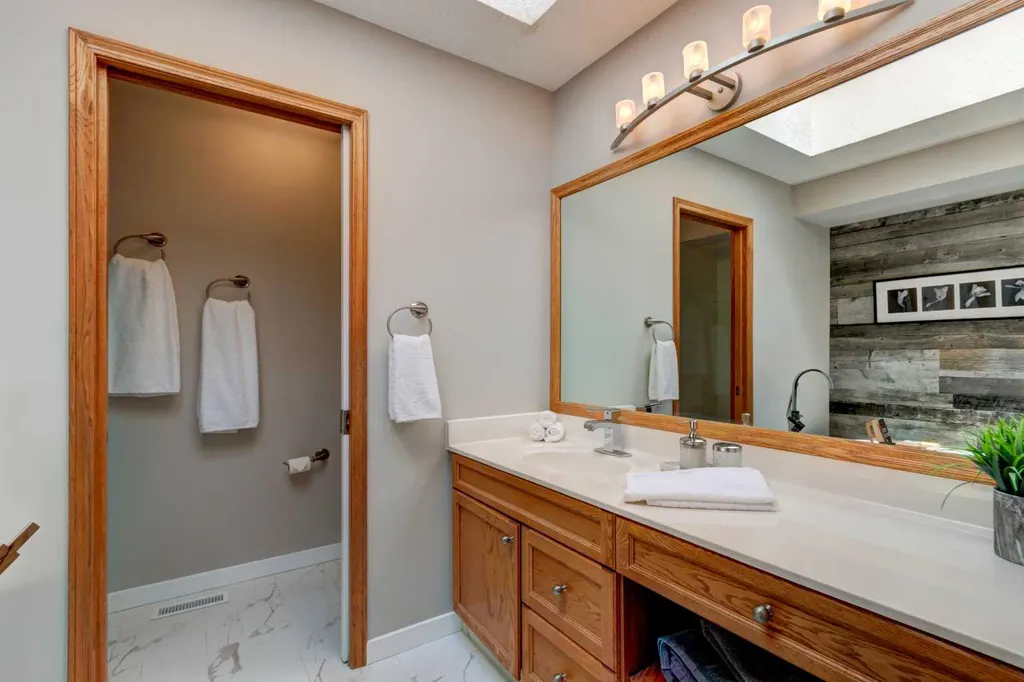 188 Mt Selkirk Close SE Calgary AB T2Z 2R5