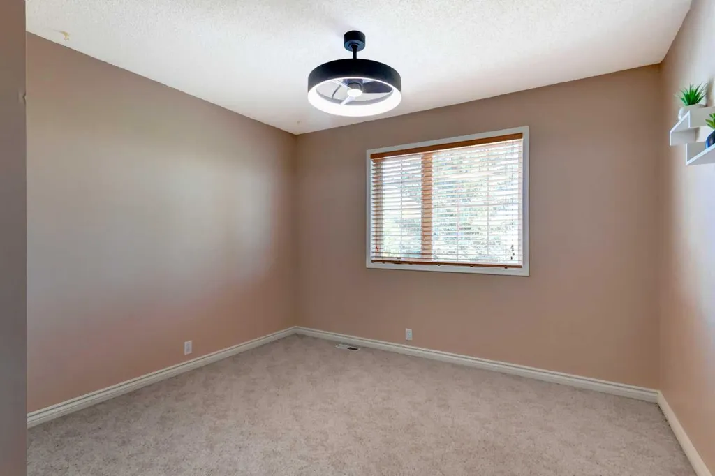 188 Mt Selkirk Close SE Calgary AB T2Z 2R5