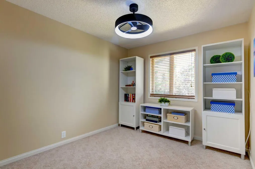 188 Mt Selkirk Close SE Calgary AB T2Z 2R5
