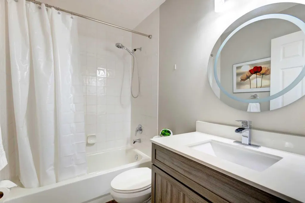 188 Mt Selkirk Close SE Calgary AB T2Z 2R5