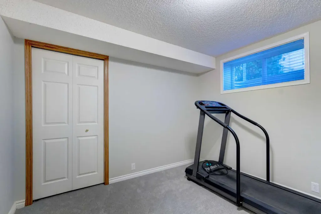 188 Mt Selkirk Close SE Calgary AB T2Z 2R5