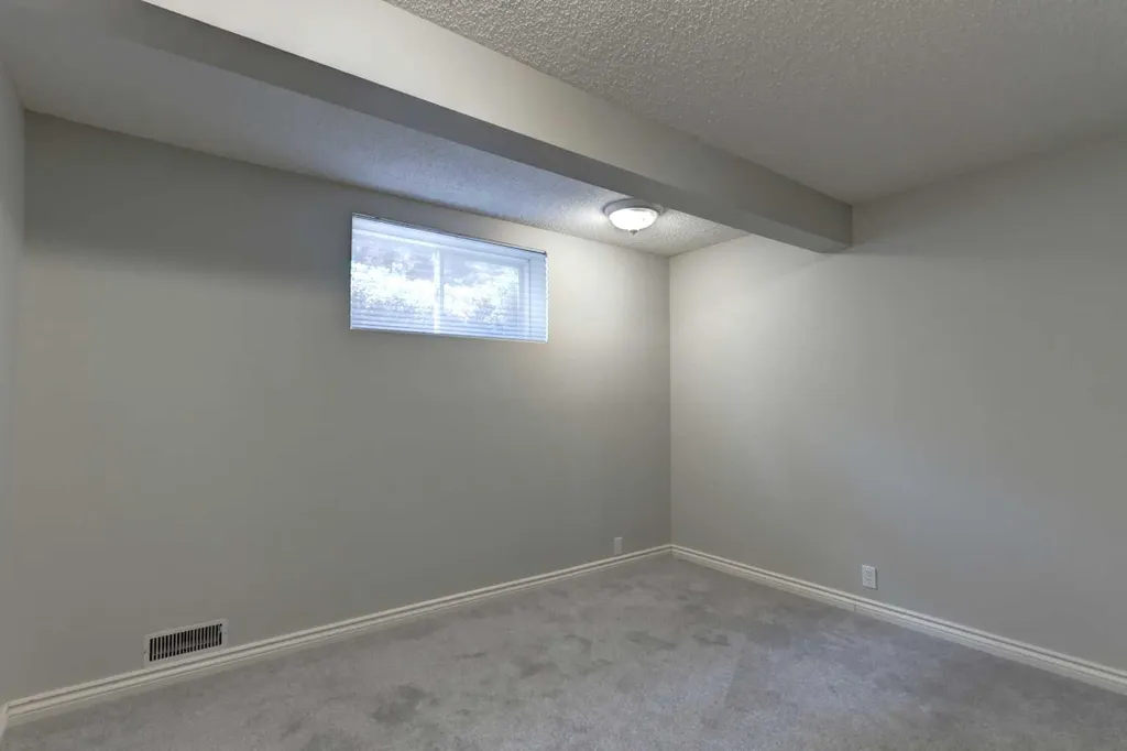 188 Mt Selkirk Close SE Calgary AB T2Z 2R5