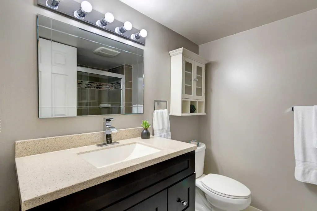 188 Mt Selkirk Close SE Calgary AB T2Z 2R5
