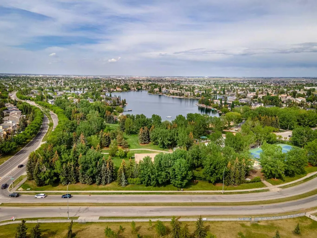 188 Mt Selkirk Close SE Calgary AB T2Z 2R5