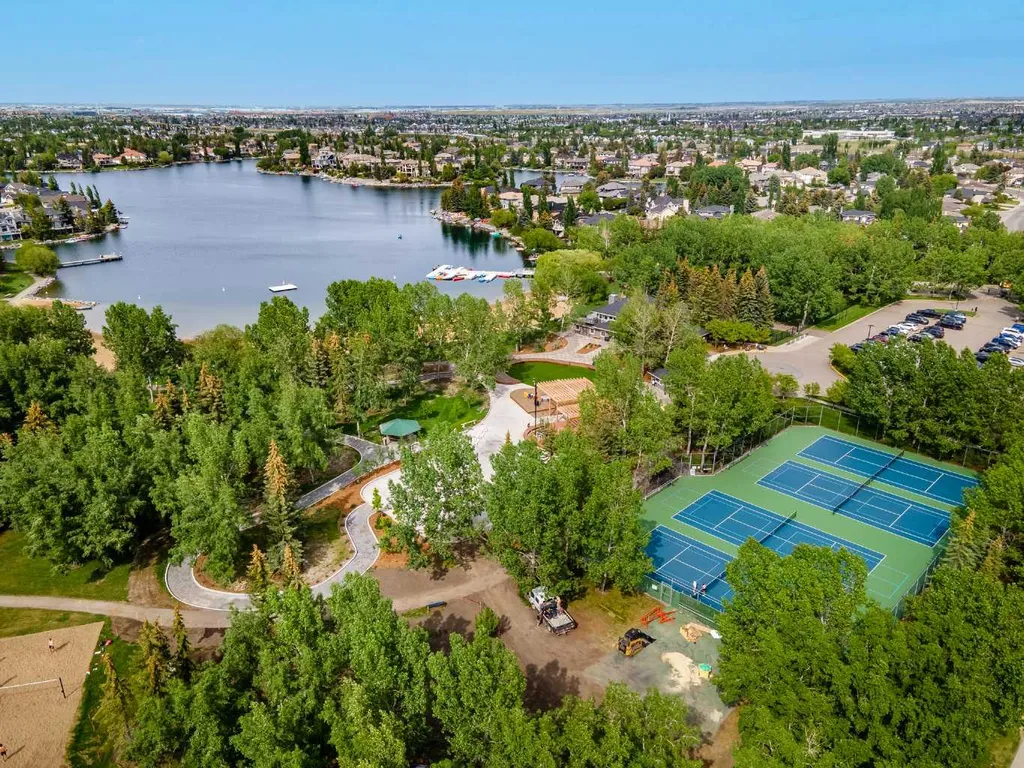 188 Mt Selkirk Close SE Calgary AB T2Z 2R5