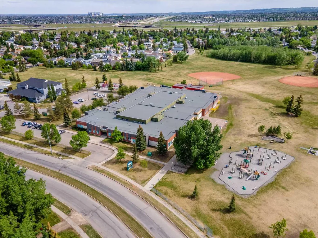 188 Mt Selkirk Close SE Calgary AB T2Z 2R5