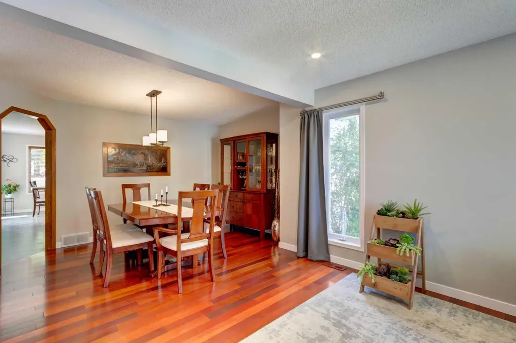 188 Mt Selkirk Close SE Calgary AB T2Z 2R5