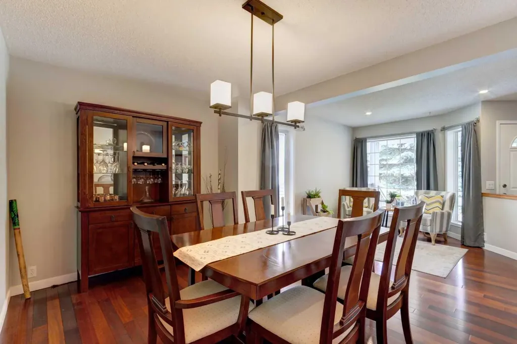 188 Mt Selkirk Close SE Calgary AB T2Z 2R5