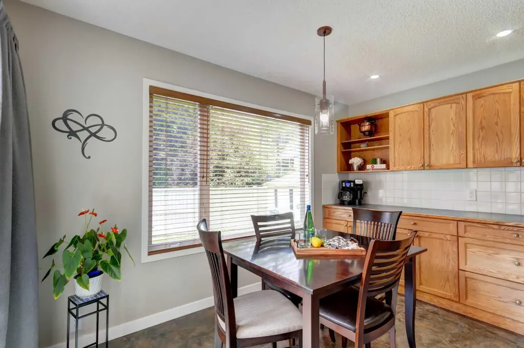 188 Mt Selkirk Close SE Calgary AB T2Z 2R5