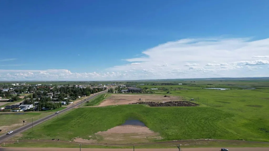 605 Palliser Trail Hanna AB T0J1P0