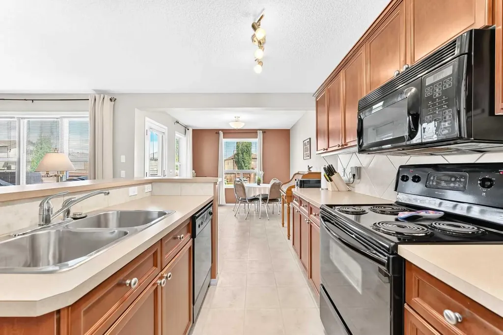 6 Cimarron Grove Way Okotoks AB T1S 2H1