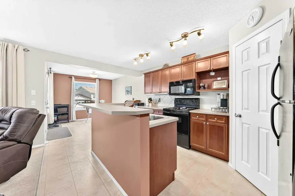 6 Cimarron Grove Way Okotoks AB T1S 2H1