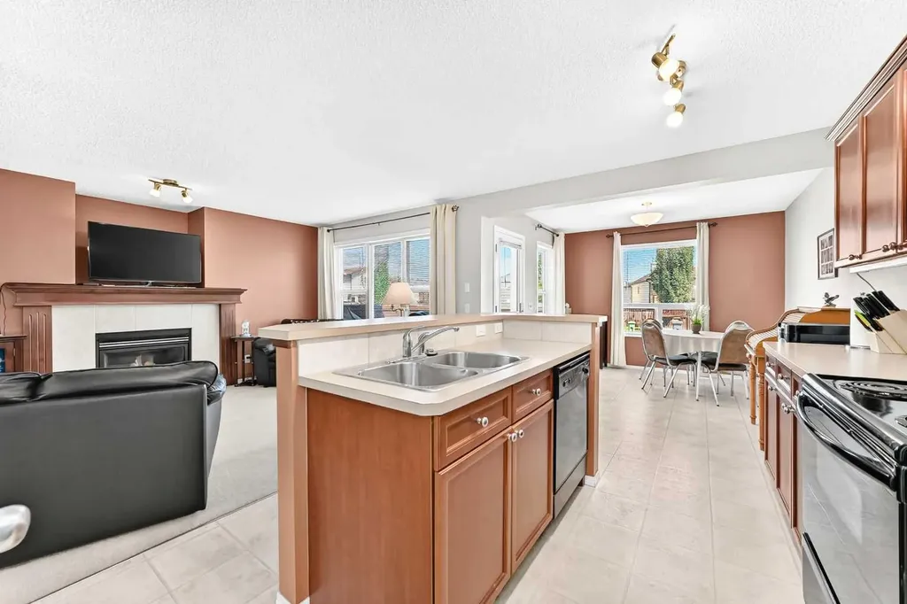 6 Cimarron Grove Way Okotoks AB T1S 2H1