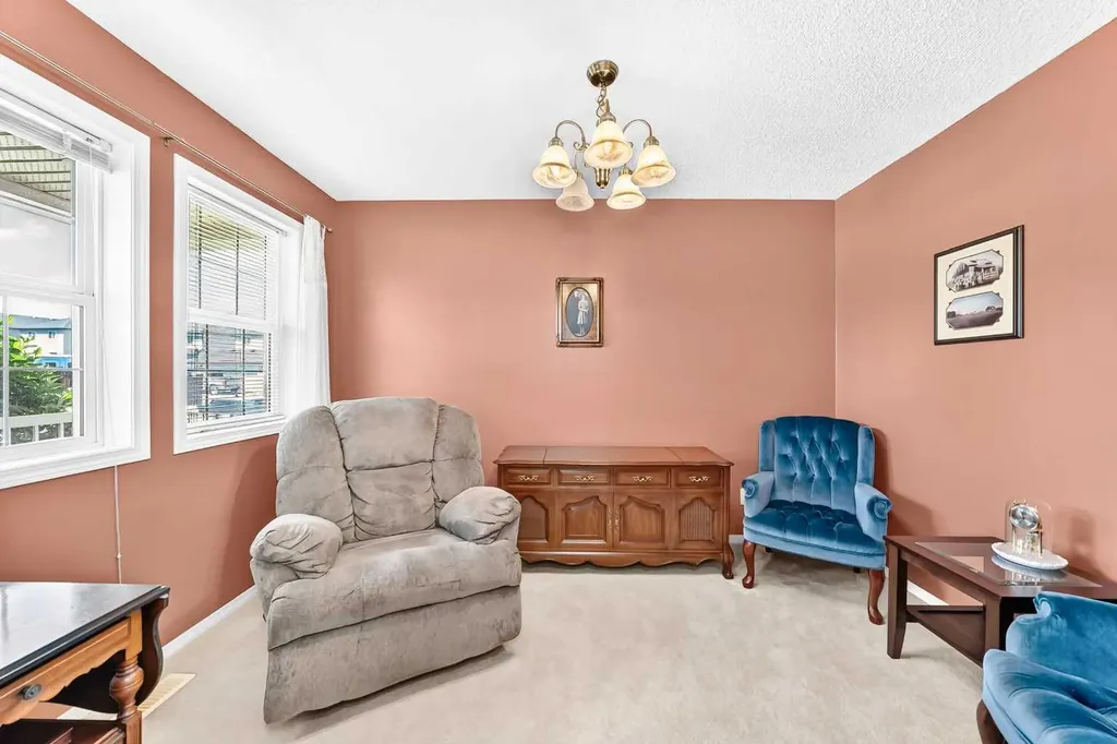 6 Cimarron Grove Way Okotoks AB T1S 2H1
