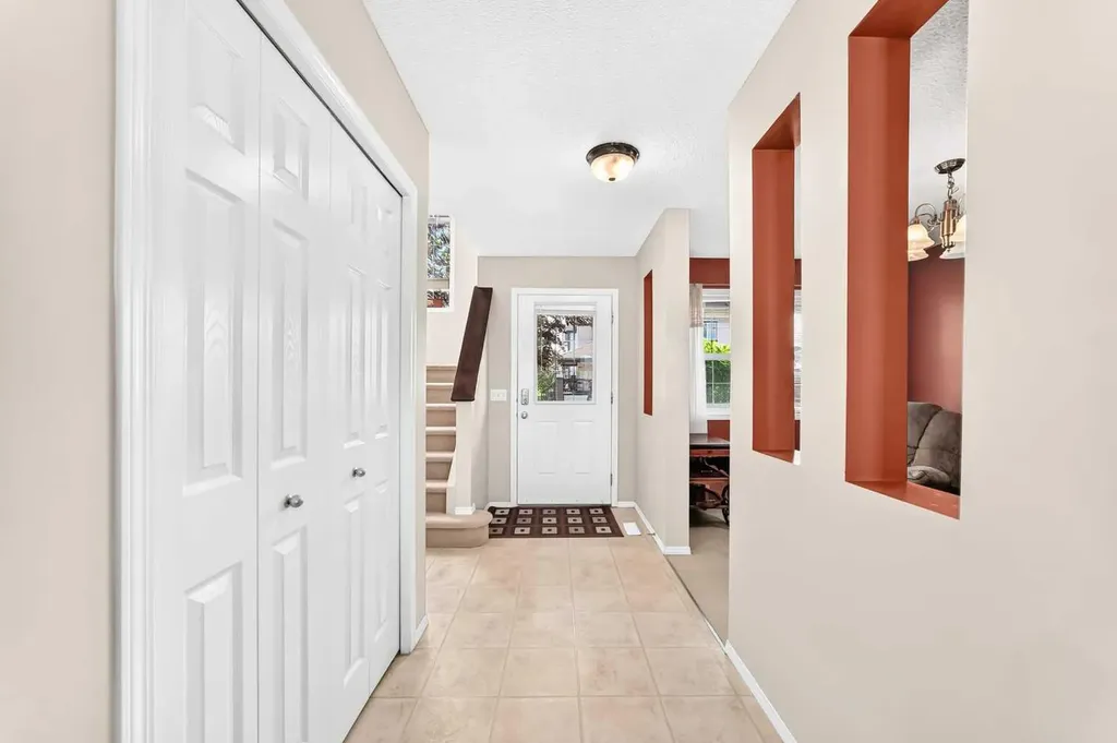 6 Cimarron Grove Way Okotoks AB T1S 2H1