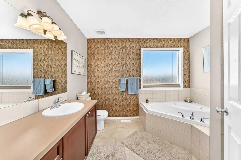6 Cimarron Grove Way Okotoks AB T1S 2H1