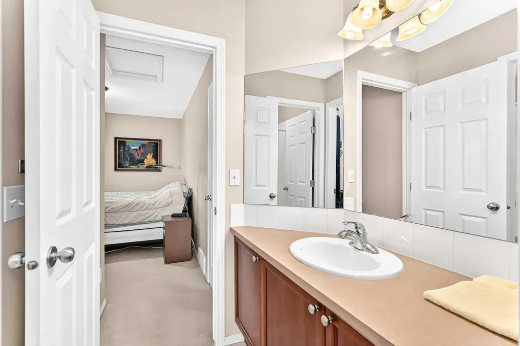 6 Cimarron Grove Way Okotoks AB T1S 2H1