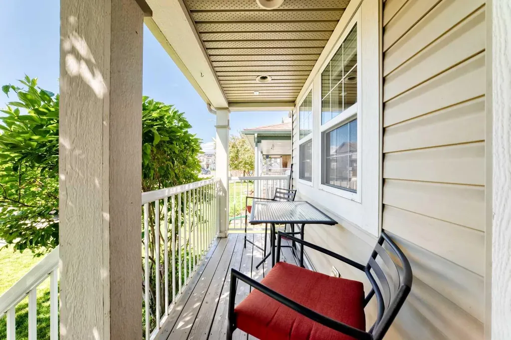6 Cimarron Grove Way Okotoks AB T1S 2H1