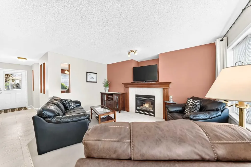 6 Cimarron Grove Way Okotoks AB T1S 2H1