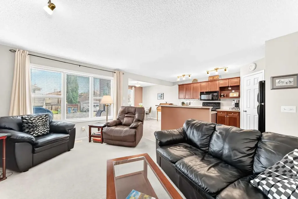 6 Cimarron Grove Way Okotoks AB T1S 2H1