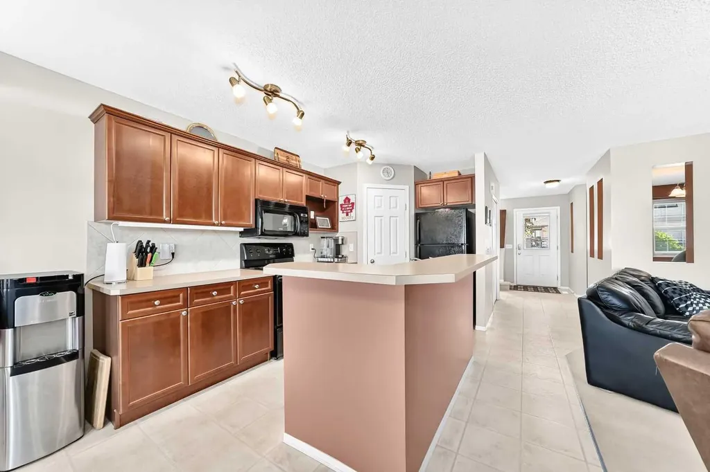 6 Cimarron Grove Way Okotoks AB T1S 2H1