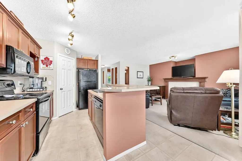 6 Cimarron Grove Way Okotoks AB T1S 2H1